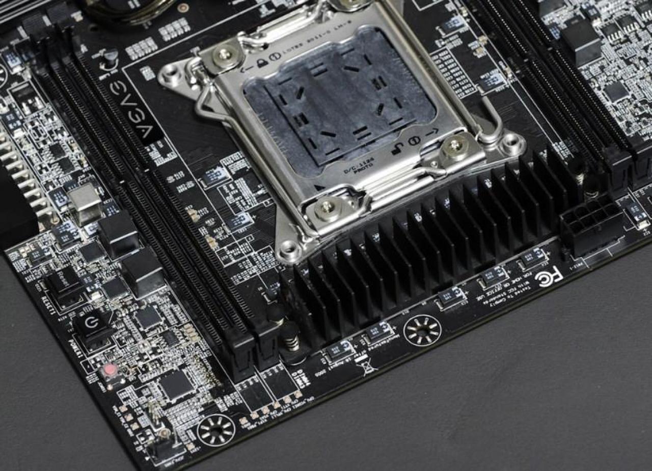 [20/07/2011] EVGA X79-Mainboard angekündigt 