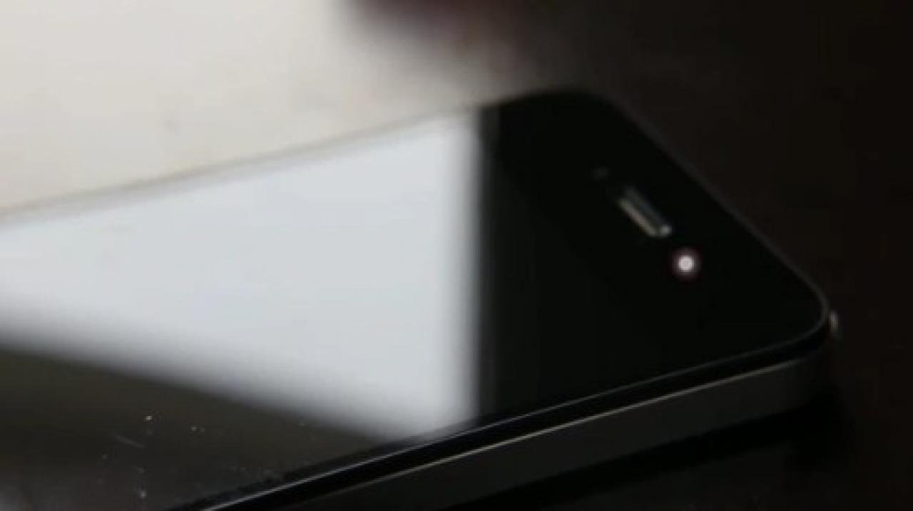 [04/07/2011] So könnte eine Notification-LED beim iPhone 5 aussehen.