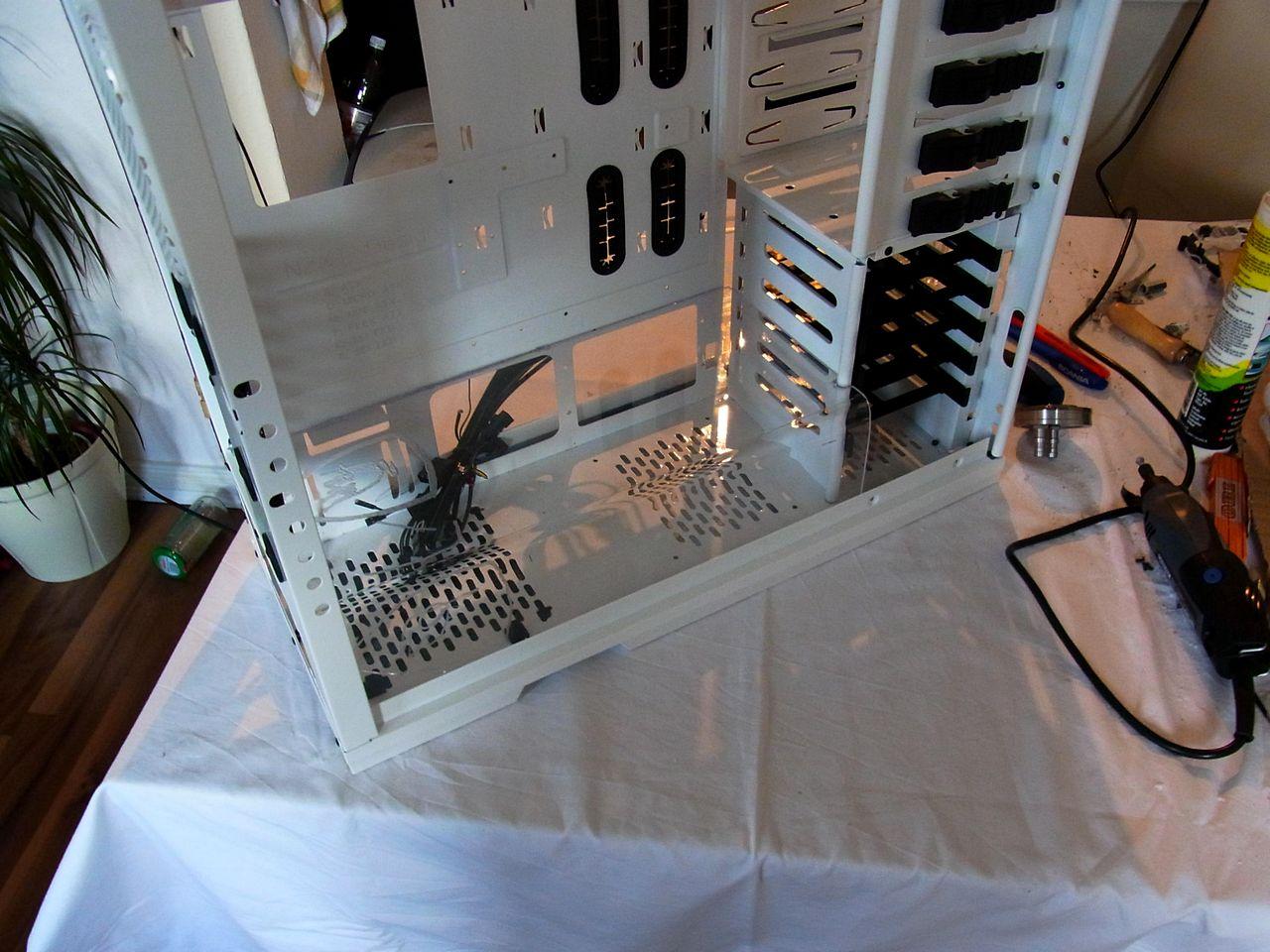 [08/07/2011] Casemod für PS-Freaks: Lamborghini trifft auf NZXT Phantom (12)