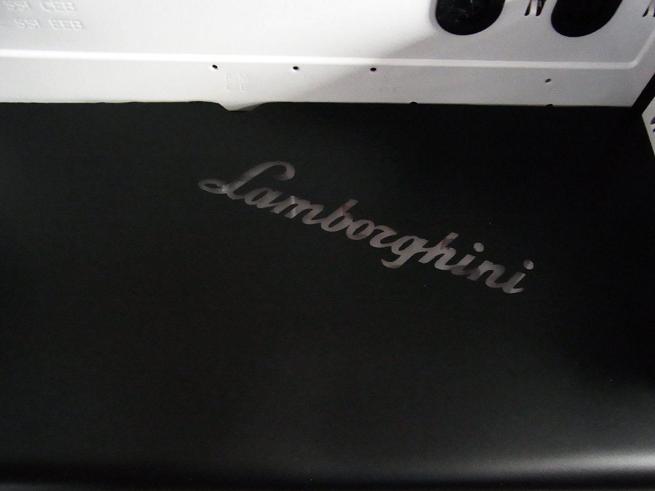 [08/07/2011] Casemod für PS-Freaks: Lamborghini trifft auf NZXT Phantom (14)