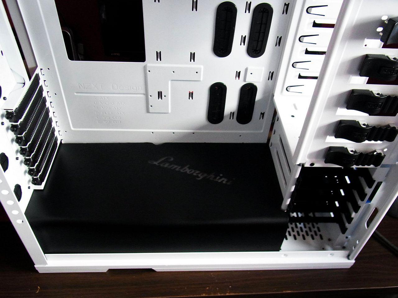 [08/07/2011] Casemod für PS-Freaks: Lamborghini trifft auf NZXT Phantom (15)