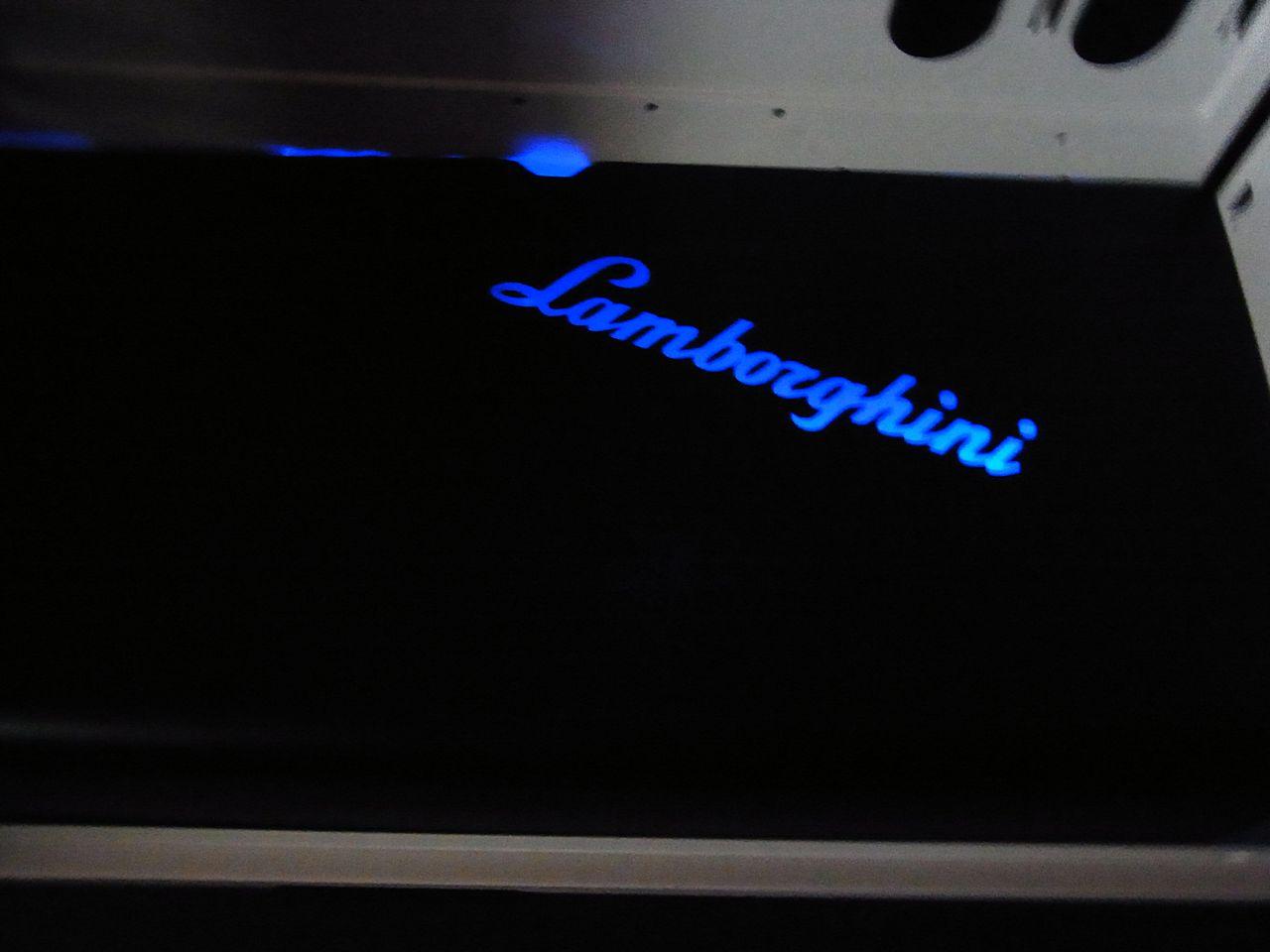 [08/07/2011] Casemod für PS-Freaks: Lamborghini trifft auf NZXT Phantom (16)