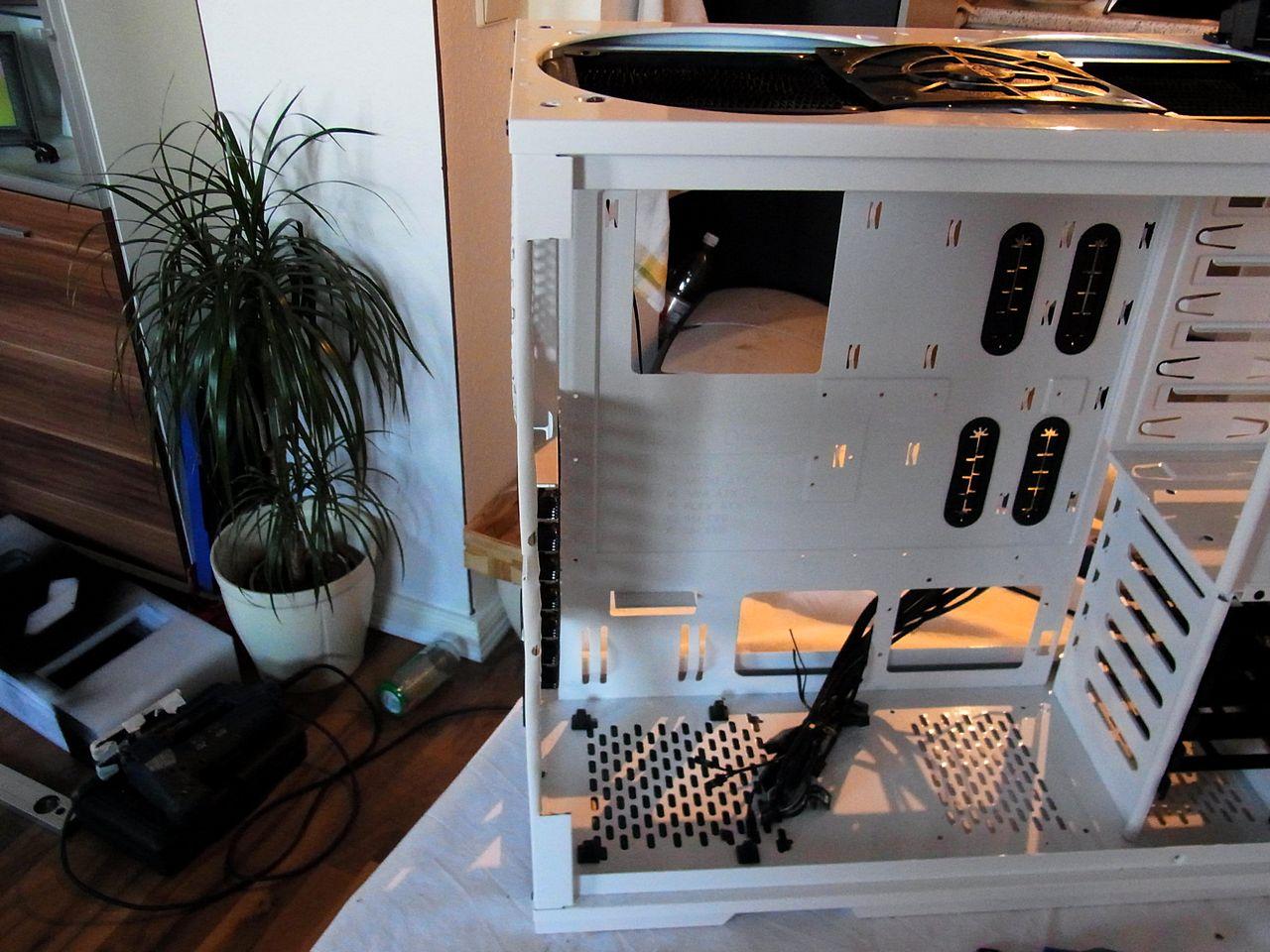 [08/07/2011] Casemod für PS-Freaks: Lamborghini trifft auf NZXT Phantom (19)