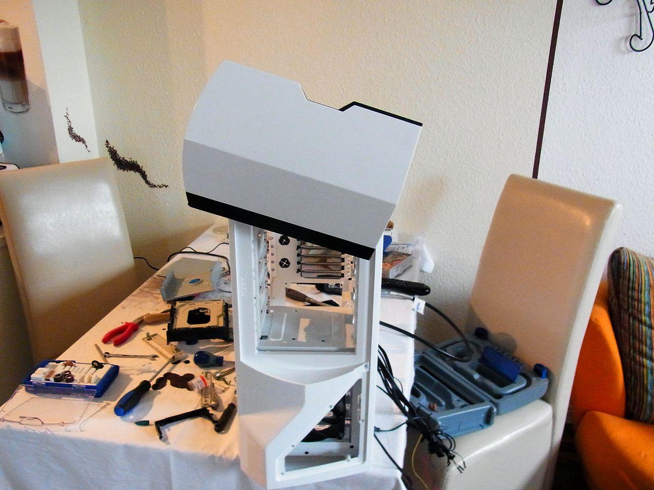 [08/07/2011] Casemod für PS-Freaks: Lamborghini trifft auf NZXT Phantom (25)