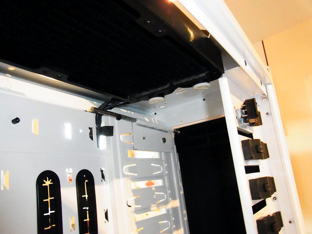[08/07/2011] Casemod für PS-Freaks: Lamborghini trifft auf NZXT Phantom (26)