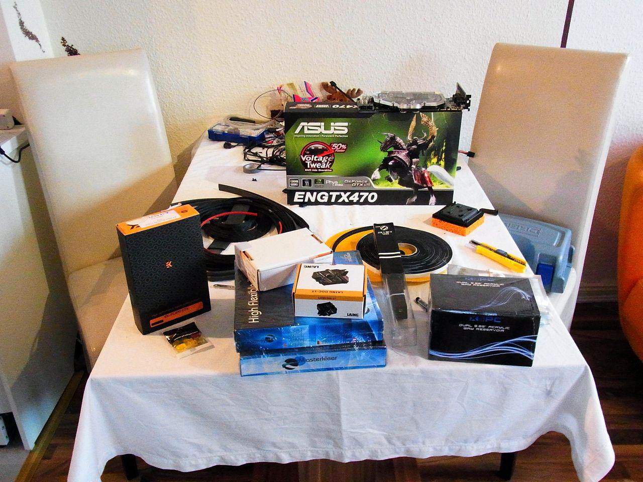 [08/07/2011] Casemod für PS-Freaks: Lamborghini trifft auf NZXT Phantom (31)