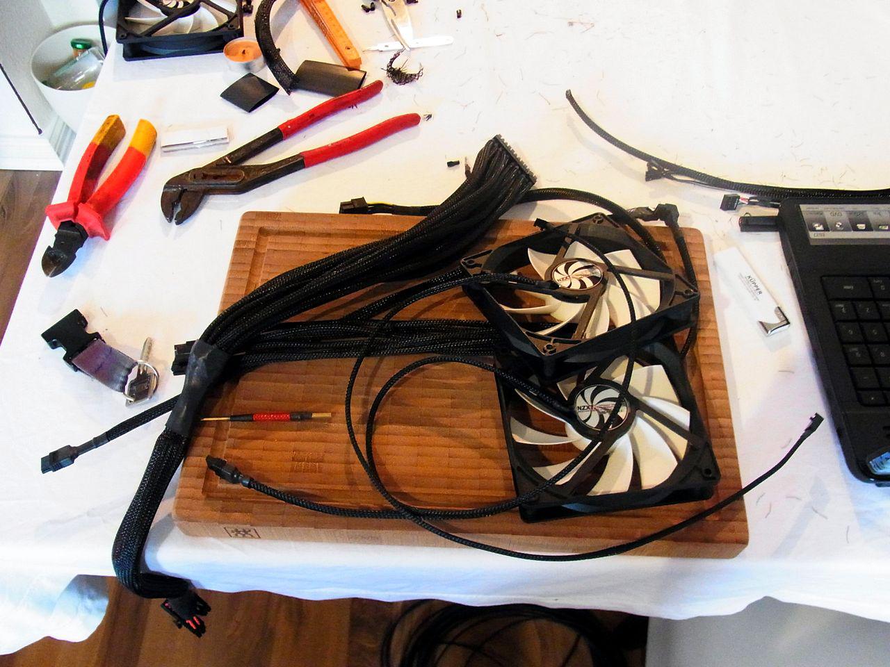 [08/07/2011] Casemod für PS-Freaks: Lamborghini trifft auf NZXT Phantom (36)