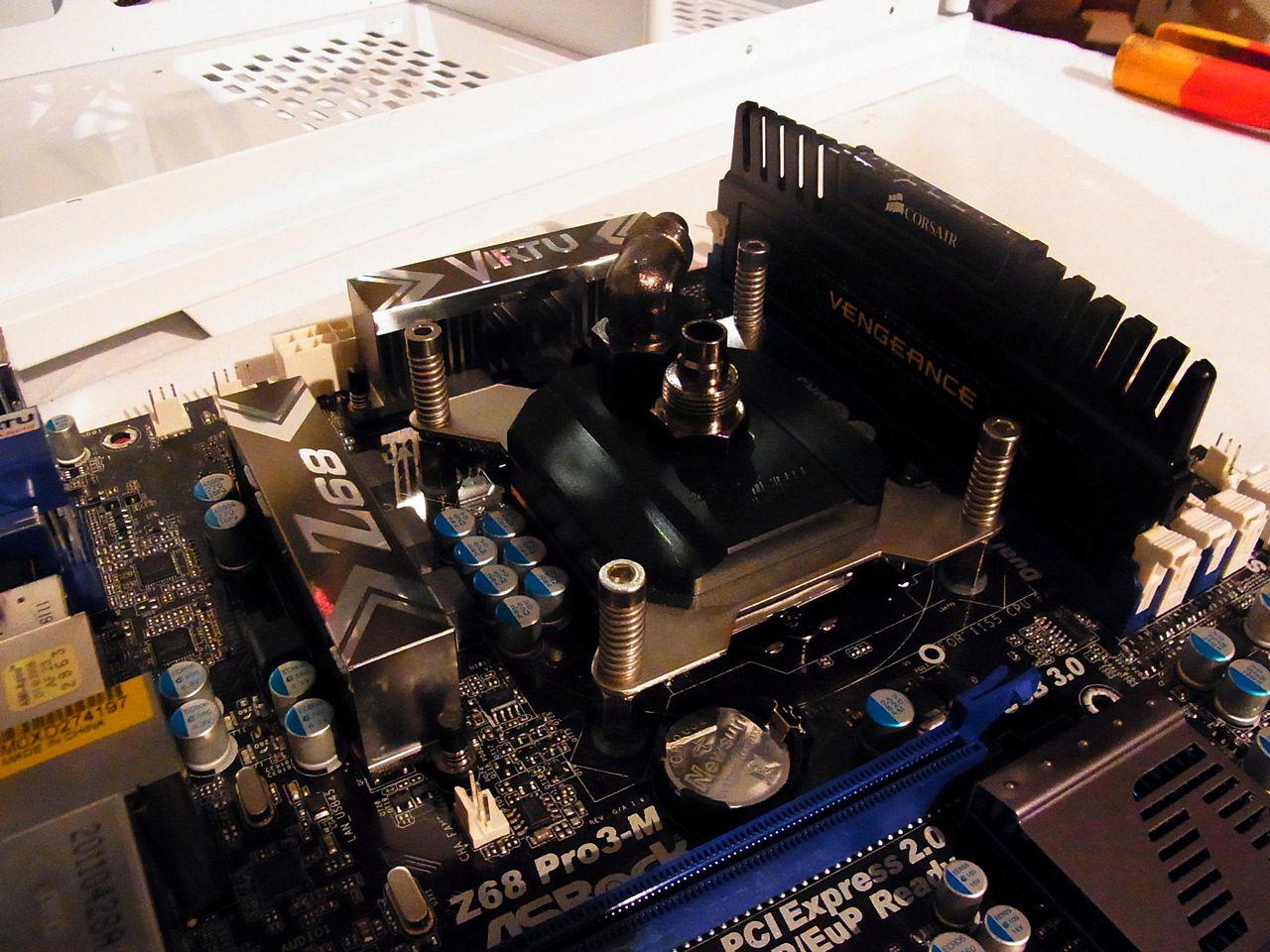 [08/07/2011] Casemod für PS-Freaks: Lamborghini trifft auf NZXT Phantom (40)