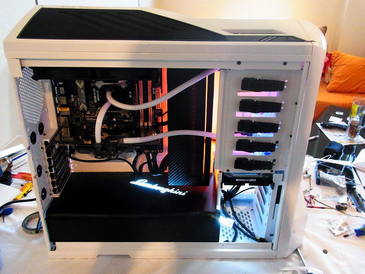 [08/07/2011] Casemod für PS-Freaks: Lamborghini trifft auf NZXT Phantom (43)