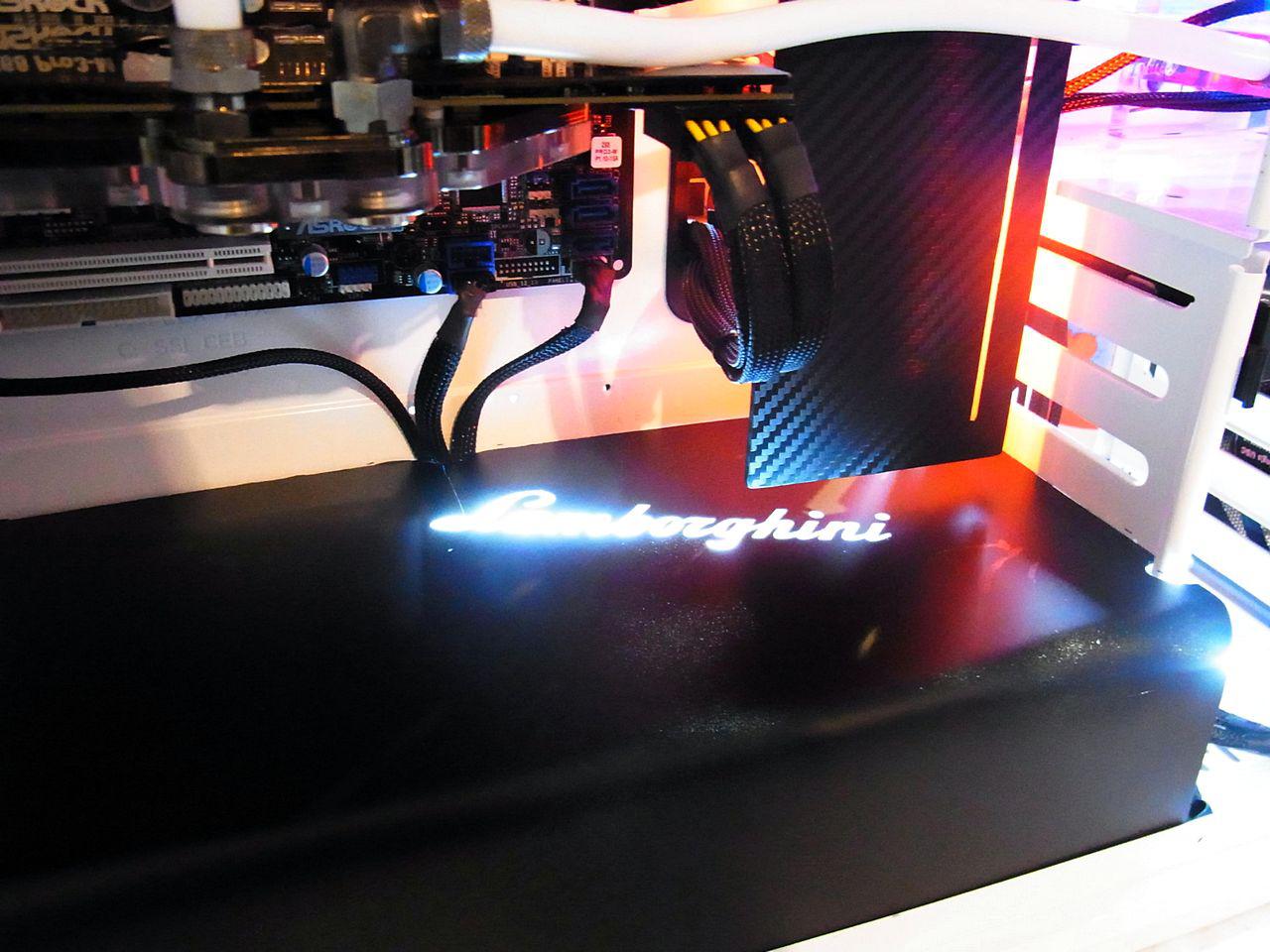 [08/07/2011] Casemod für PS-Freaks: Lamborghini trifft auf NZXT Phantom (44)