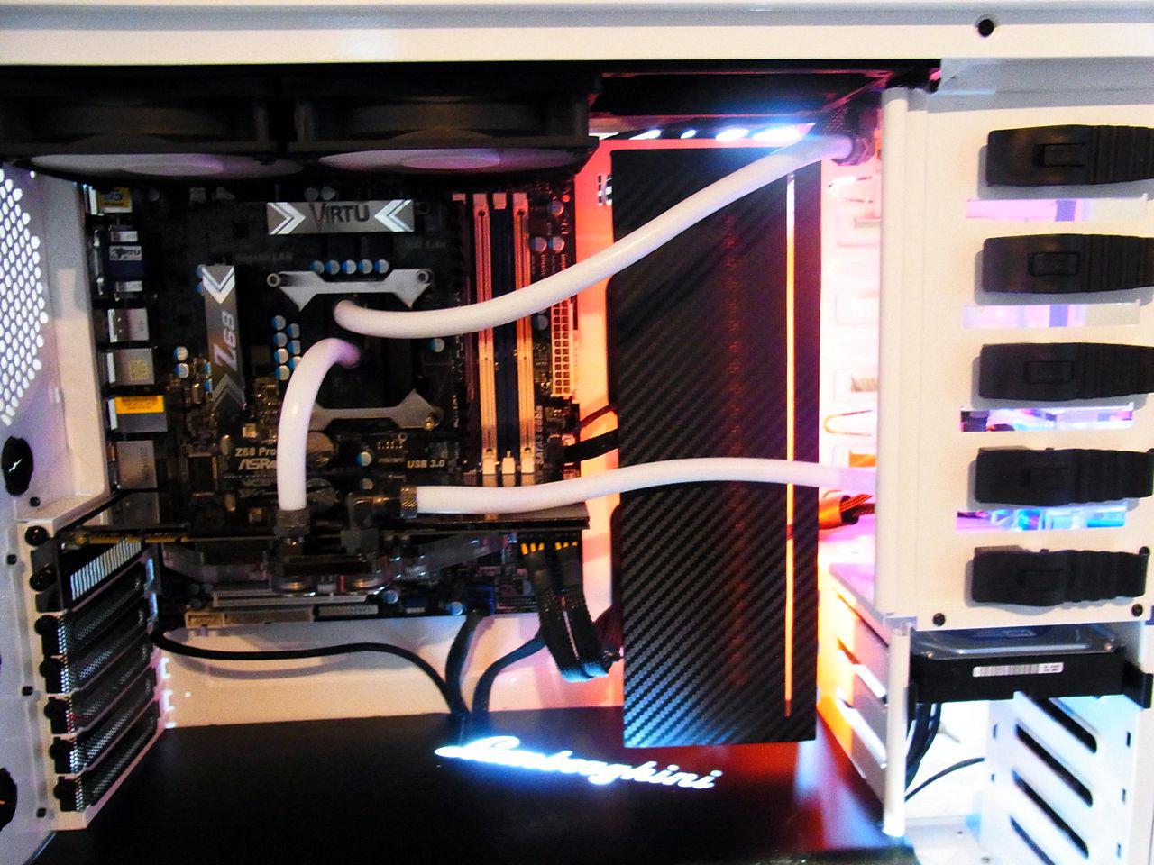 [08/07/2011] Casemod für PS-Freaks: Lamborghini trifft auf NZXT Phantom (45)