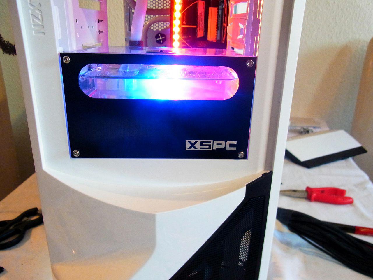 [08/07/2011] Casemod für PS-Freaks: Lamborghini trifft auf NZXT Phantom (47)