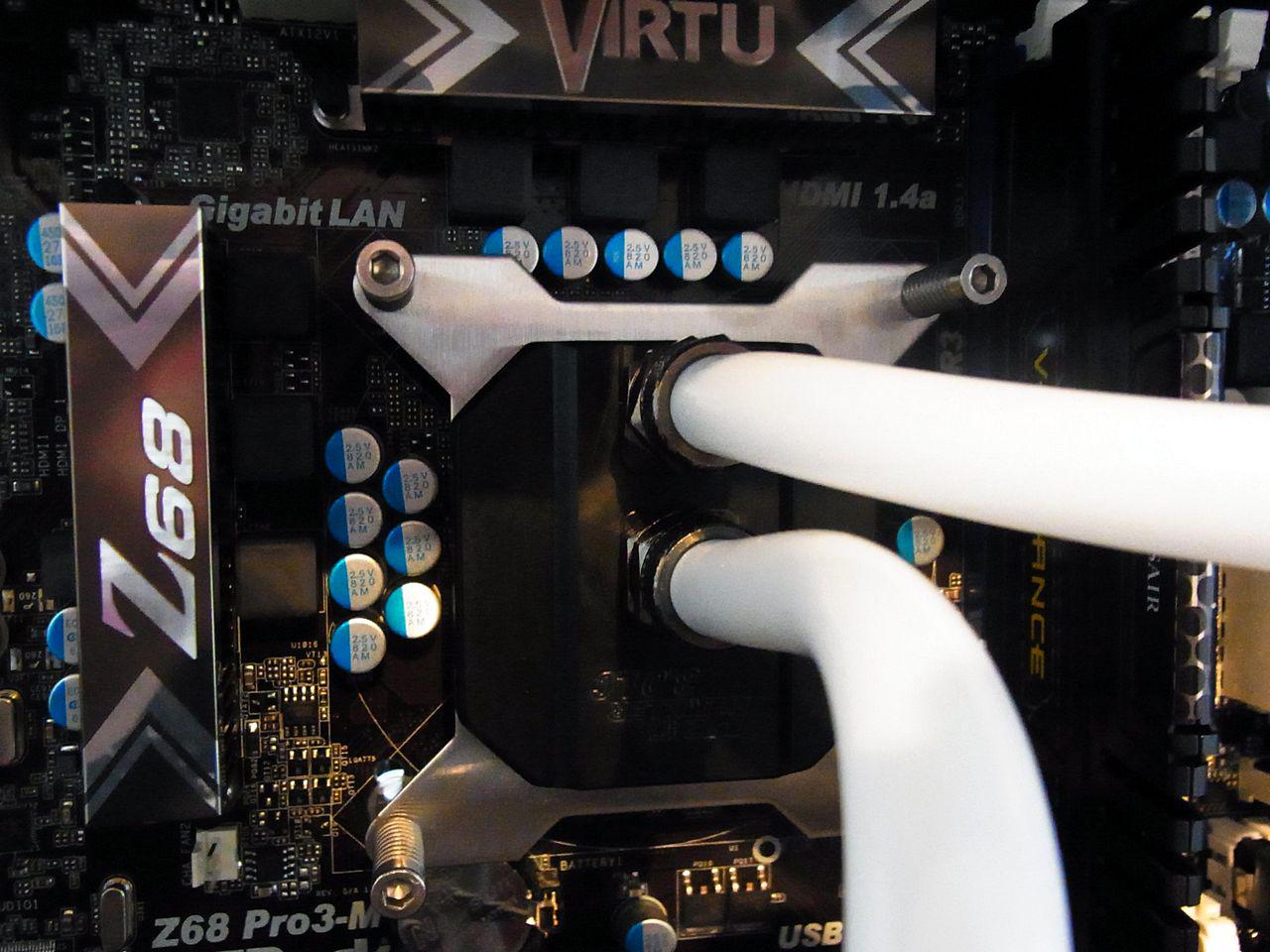 [08/07/2011] Casemod für PS-Freaks: Lamborghini trifft auf NZXT Phantom (48)