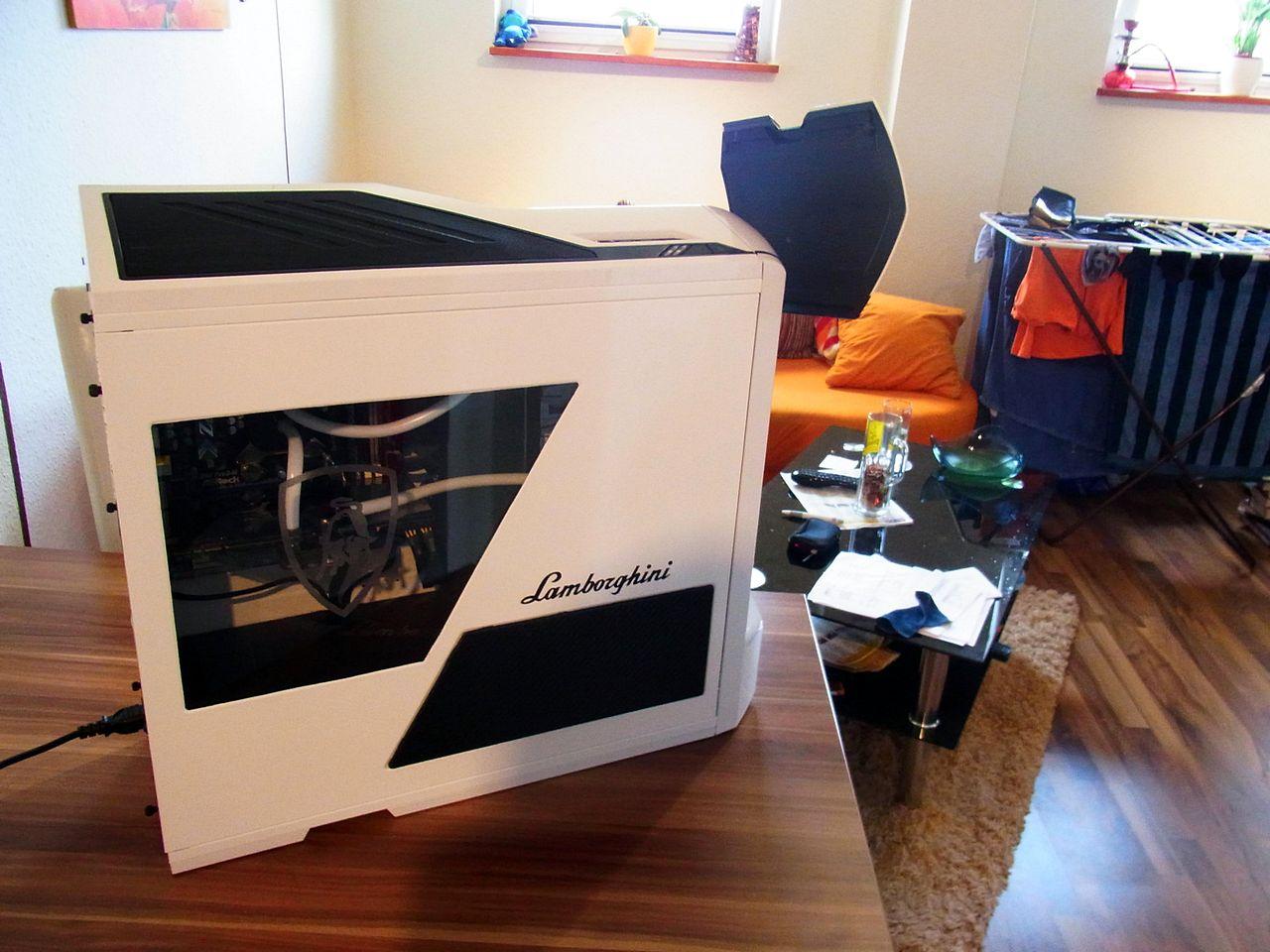 [08/07/2011] Casemod für PS-Freaks: Lamborghini trifft auf NZXT Phantom (51)