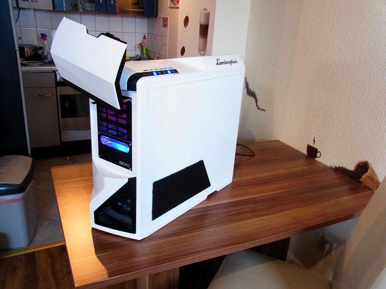 [08/07/2011] Casemod für PS-Freaks: Lamborghini trifft auf NZXT Phantom (53)