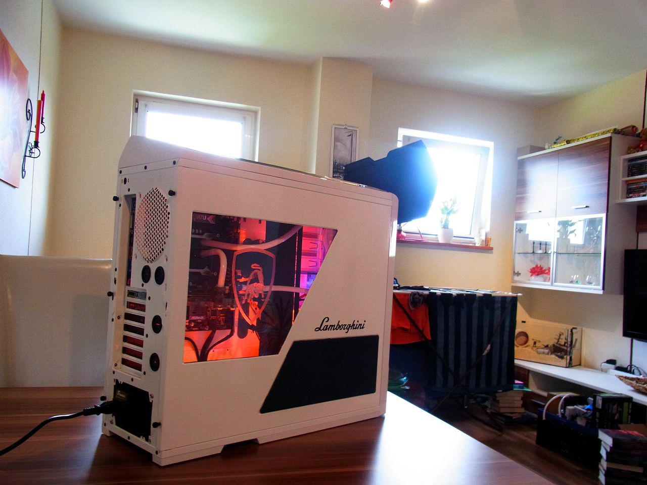 [08/07/2011] Casemod für PS-Freaks: Lamborghini trifft auf NZXT Phantom (54)