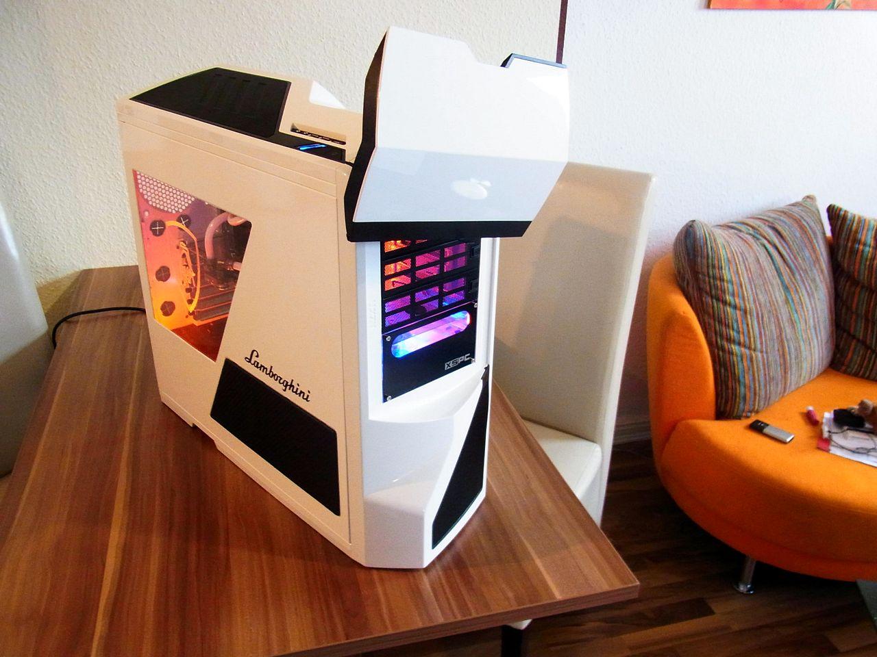 [08/07/2011] Casemod für PS-Freaks: Lamborghini trifft auf NZXT Phantom (57)