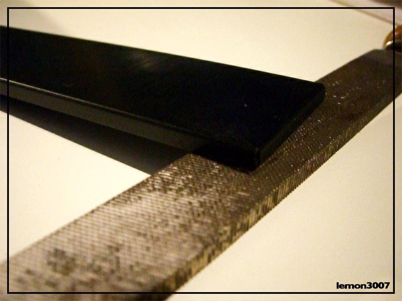 [01/07/2011] Grashüpfer-Casemod mit grünem Sleeve und Lochblech für das Mainboard (17)