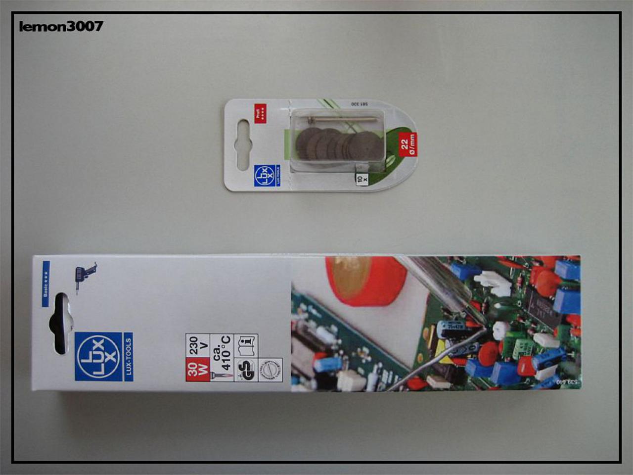 [01/07/2011] Grashüpfer-Casemod mit grünem Sleeve und Lochblech für das Mainboard (24)