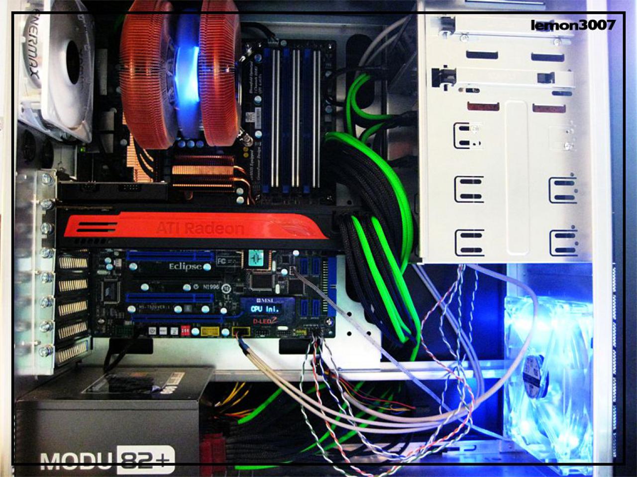 [01/07/2011] Grashüpfer-Casemod mit grünem Sleeve und Lochblech für das Mainboard (28)