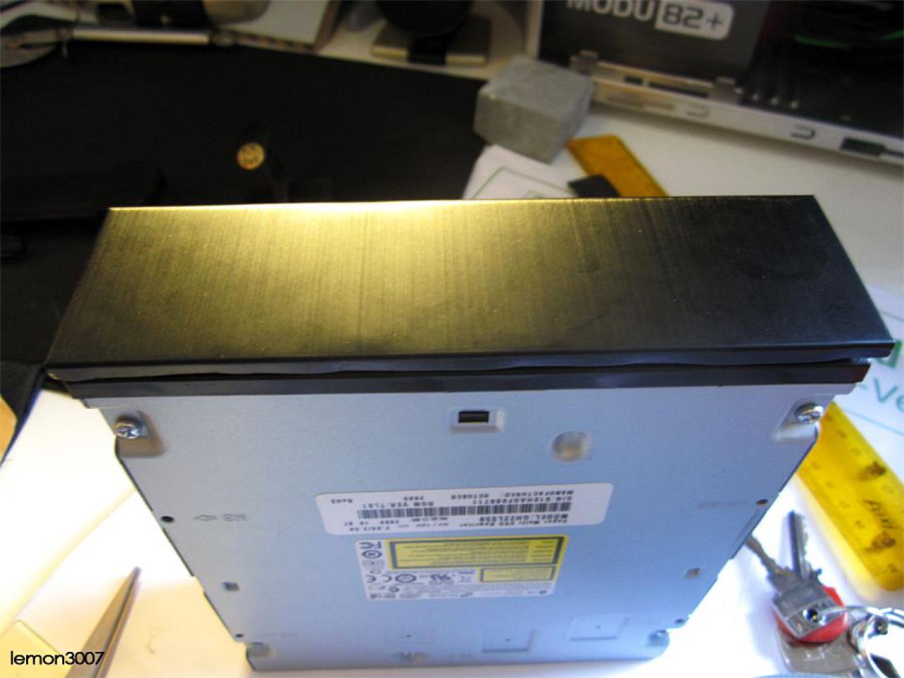 [01/07/2011] Grashüpfer-Casemod mit grünem Sleeve und Lochblech für das Mainboard (42)