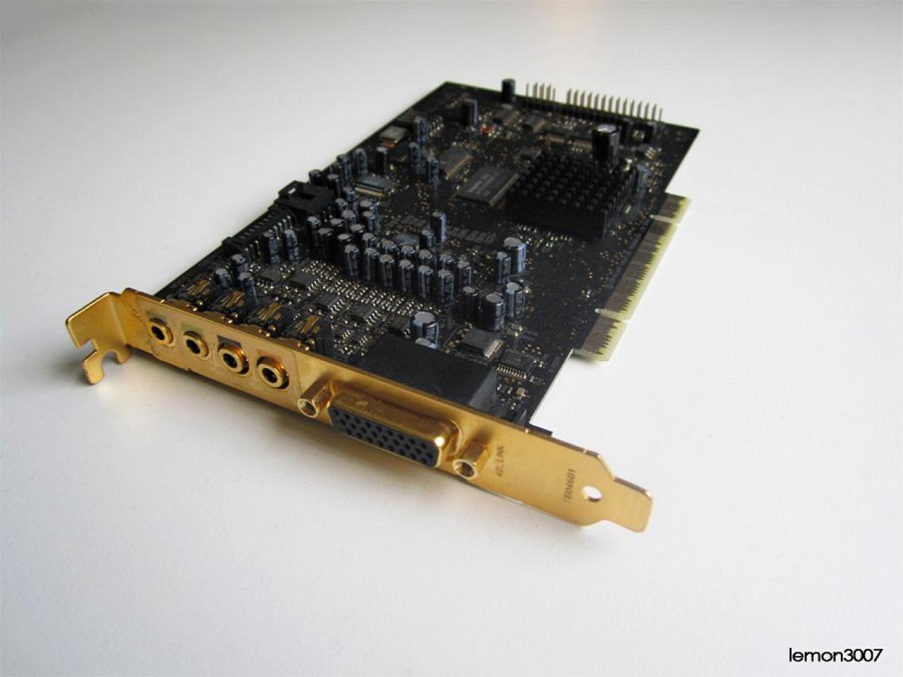 [01/07/2011] Grashüpfer-Casemod mit grünem Sleeve und Lochblech für das Mainboard (46)