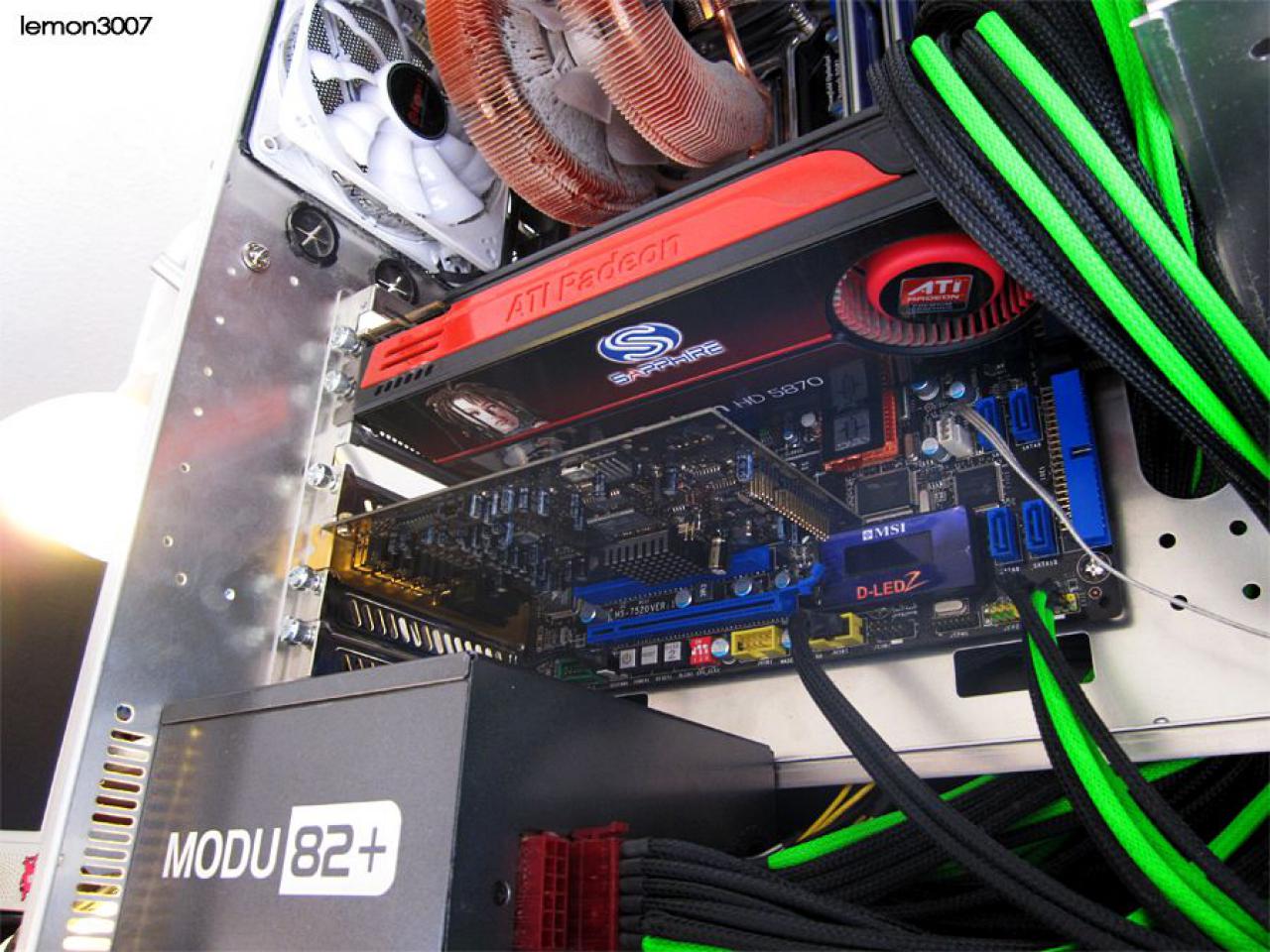 [01/07/2011] Grashüpfer-Casemod mit grünem Sleeve und Lochblech für das Mainboard (47)