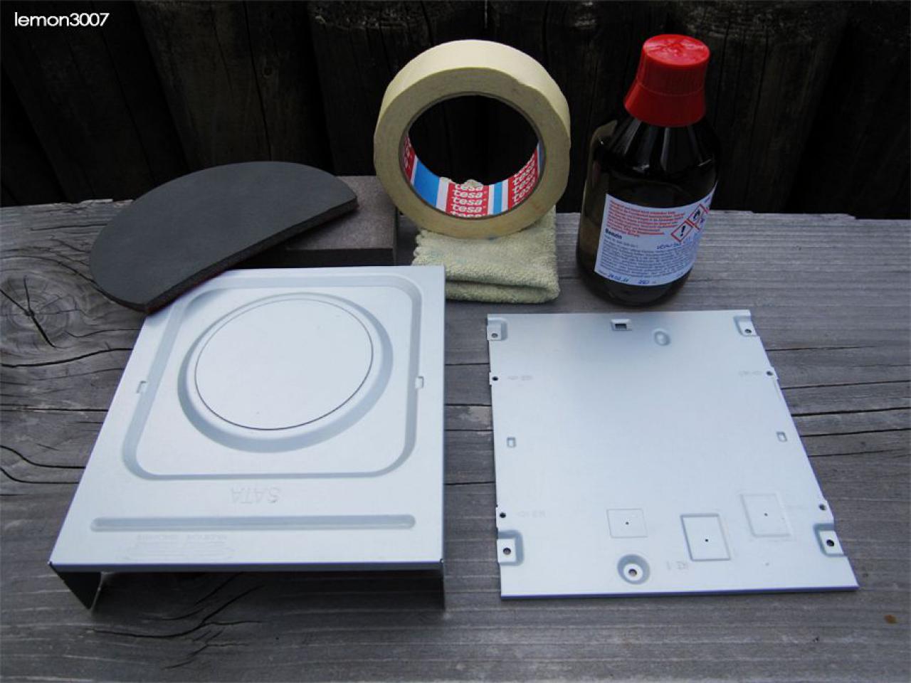 [01/07/2011] Grashüpfer-Casemod mit grünem Sleeve und Lochblech für das Mainboard (55)