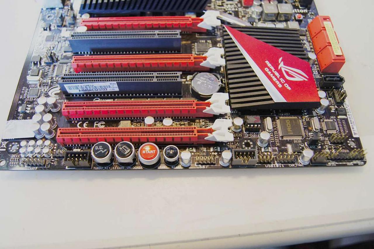 [15/07/2011] Schienenbruch-Casemod: Beleuchteter CPU-Wasserkühler, verkleinerte Grafikkarte und mehr sehenswerte Modifikationen (14)
