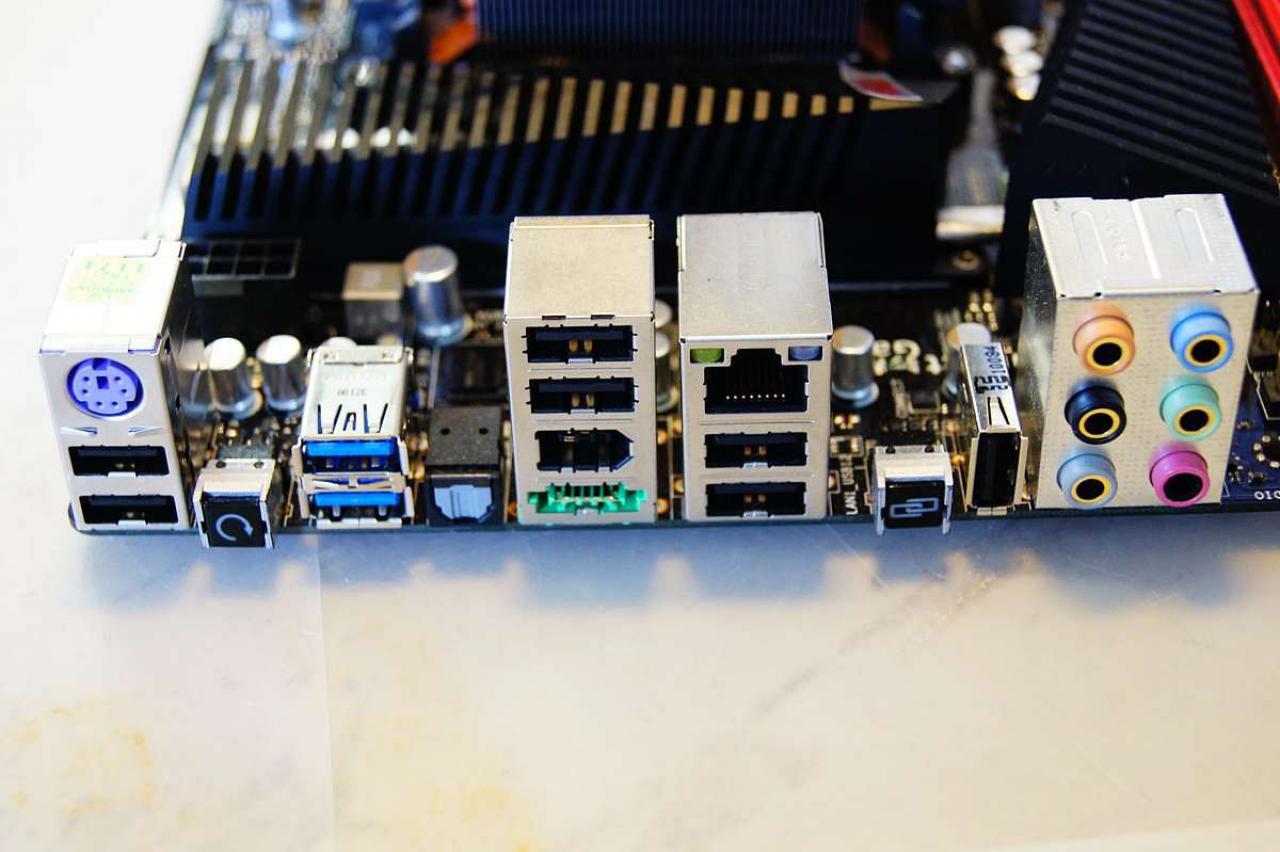[15/07/2011] Schienenbruch-Casemod: Beleuchteter CPU-Wasserkühler, verkleinerte Grafikkarte und mehr sehenswerte Modifikationen (15)