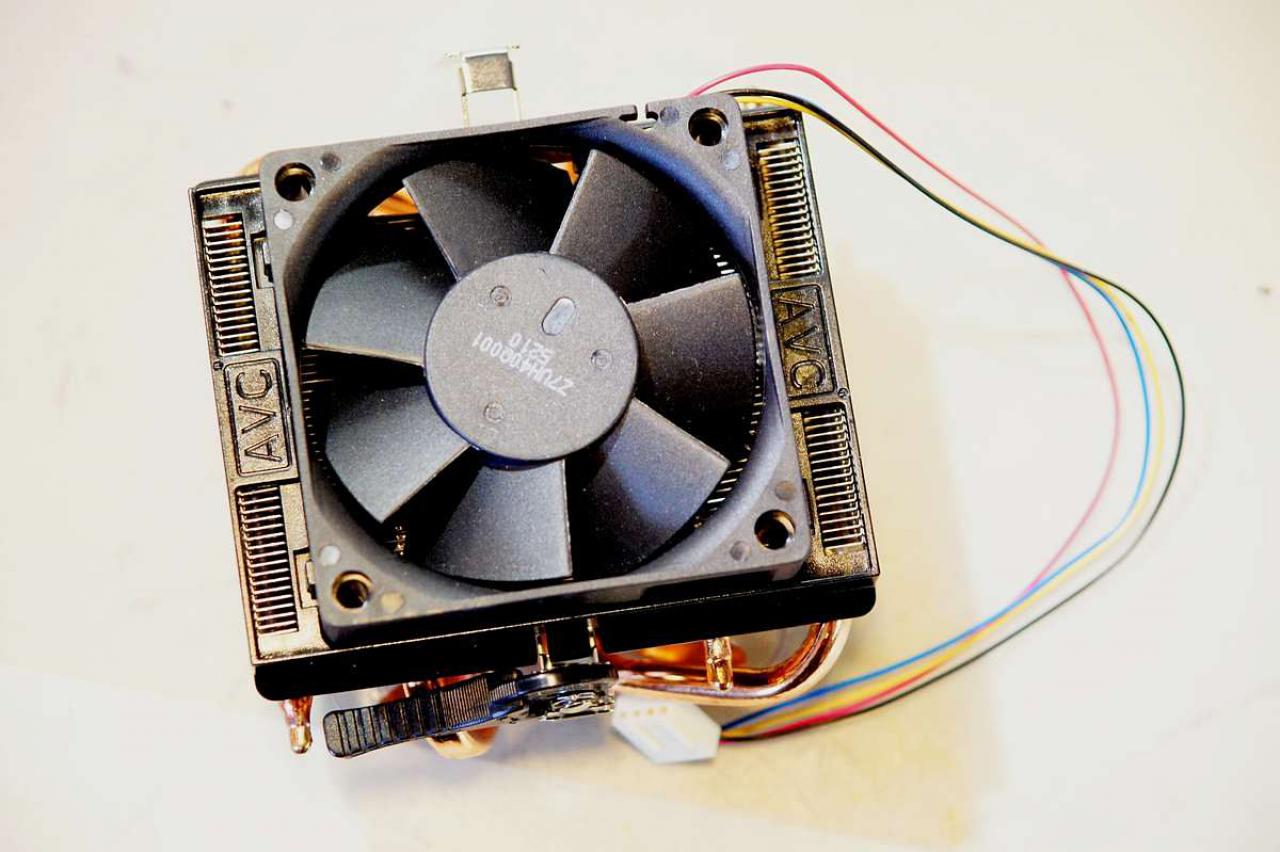 [15/07/2011] Schienenbruch-Casemod: Beleuchteter CPU-Wasserkühler, verkleinerte Grafikkarte und mehr sehenswerte Modifikationen (18)