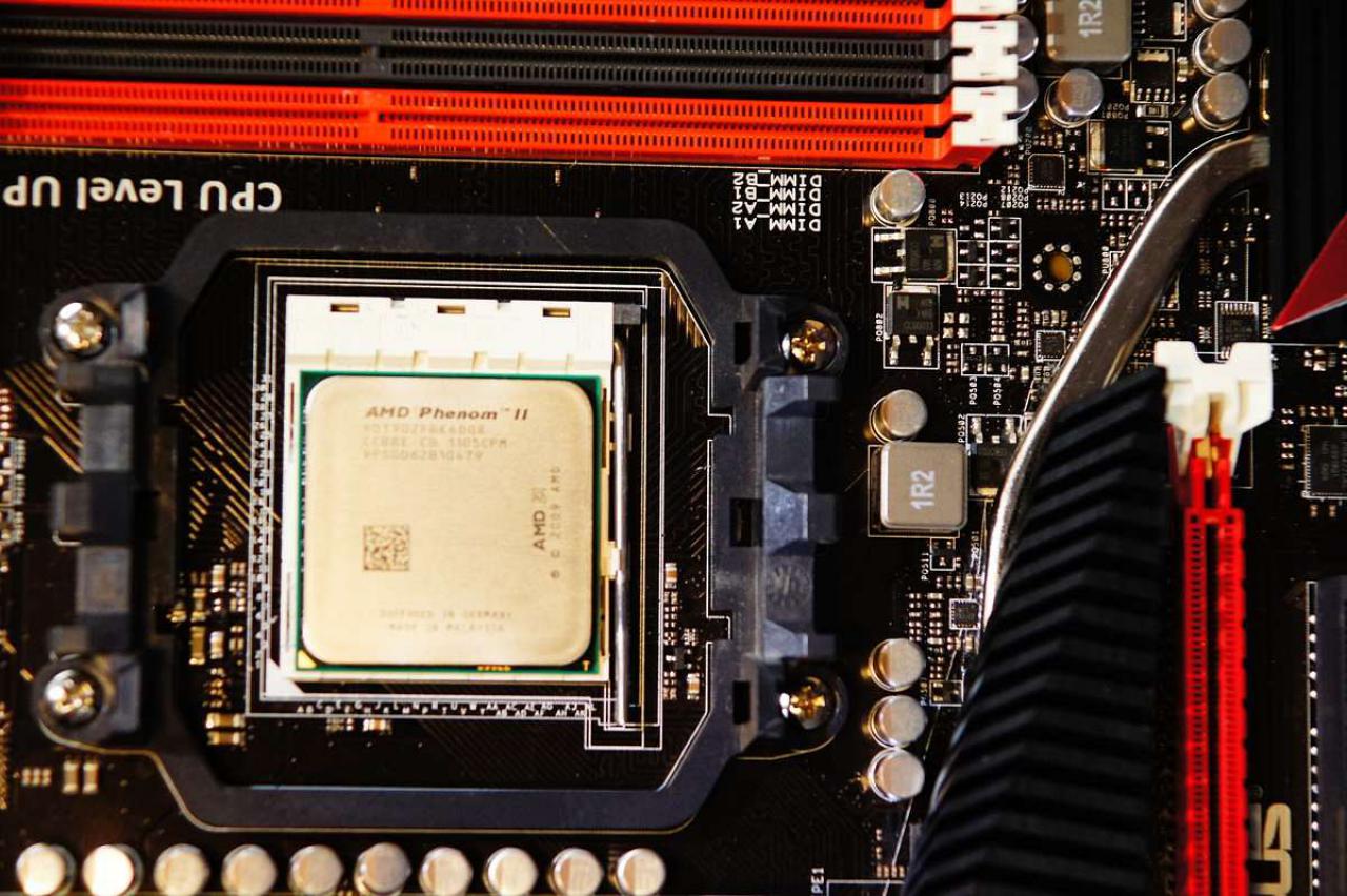 [15/07/2011] Schienenbruch-Casemod: Beleuchteter CPU-Wasserkühler, verkleinerte Grafikkarte und mehr sehenswerte Modifikationen (21)