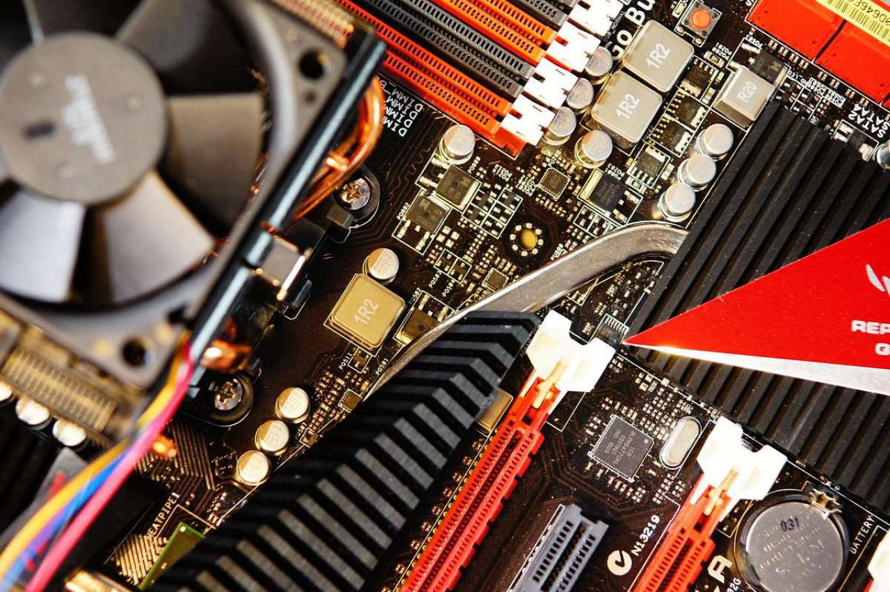 [15/07/2011] Schienenbruch-Casemod: Beleuchteter CPU-Wasserkühler, verkleinerte Grafikkarte und mehr sehenswerte Modifikationen (22)