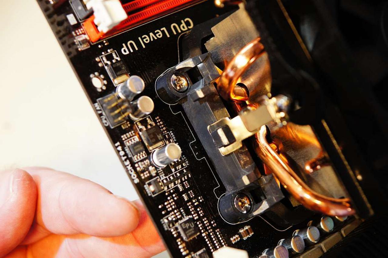 [15/07/2011] Schienenbruch-Casemod: Beleuchteter CPU-Wasserkühler, verkleinerte Grafikkarte und mehr sehenswerte Modifikationen (23)