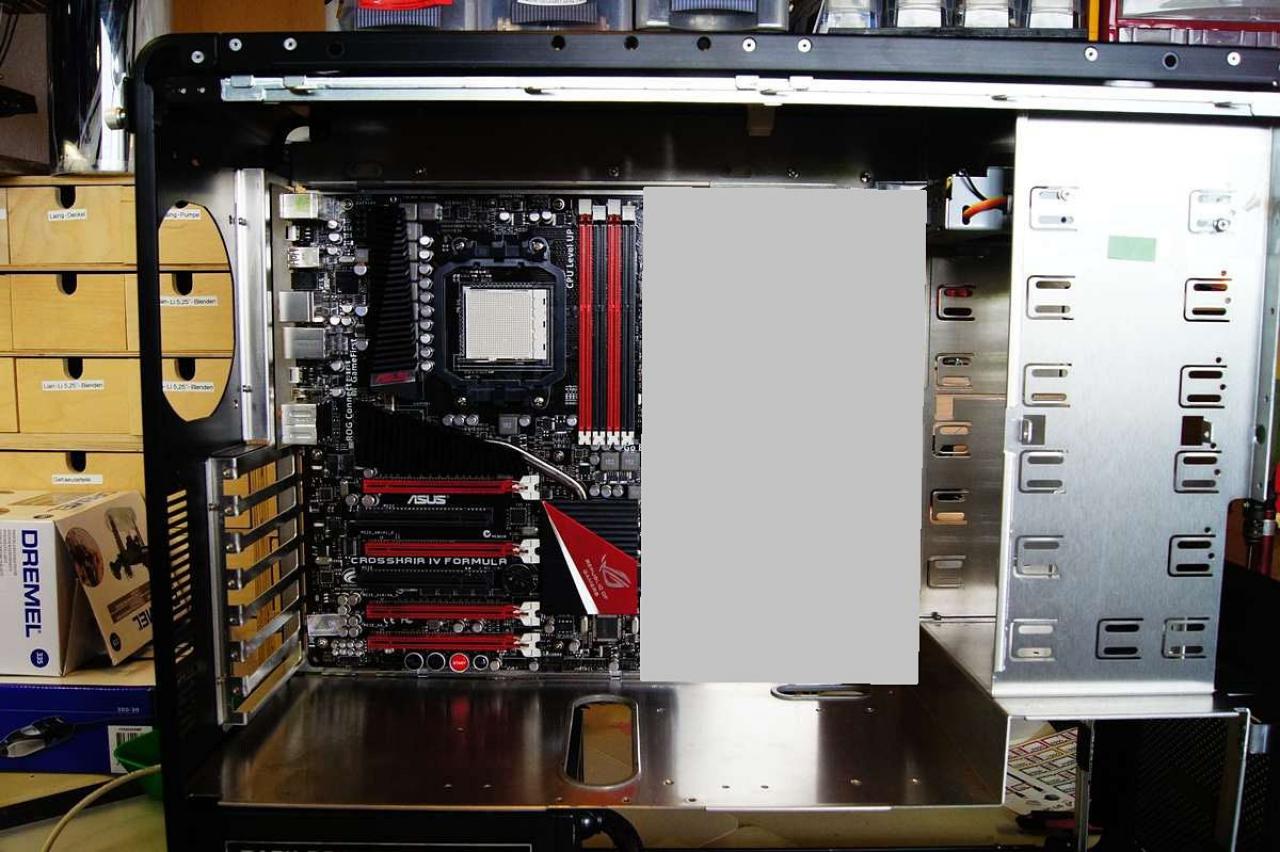[15/07/2011] Schienenbruch-Casemod: Beleuchteter CPU-Wasserkühler, verkleinerte Grafikkarte und mehr sehenswerte Modifikationen (31)
