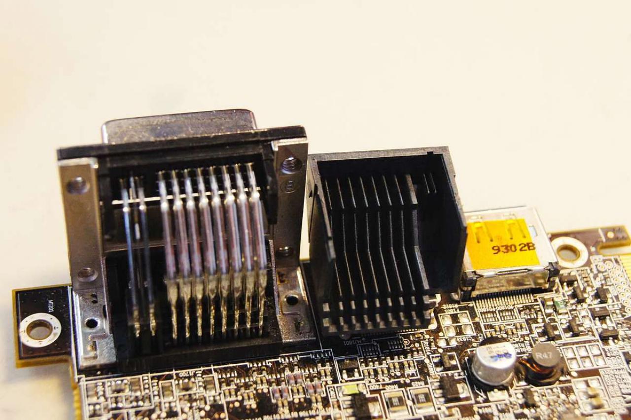 [15/07/2011] Schienenbruch-Casemod: Beleuchteter CPU-Wasserkühler, verkleinerte Grafikkarte und mehr sehenswerte Modifikationen (36)