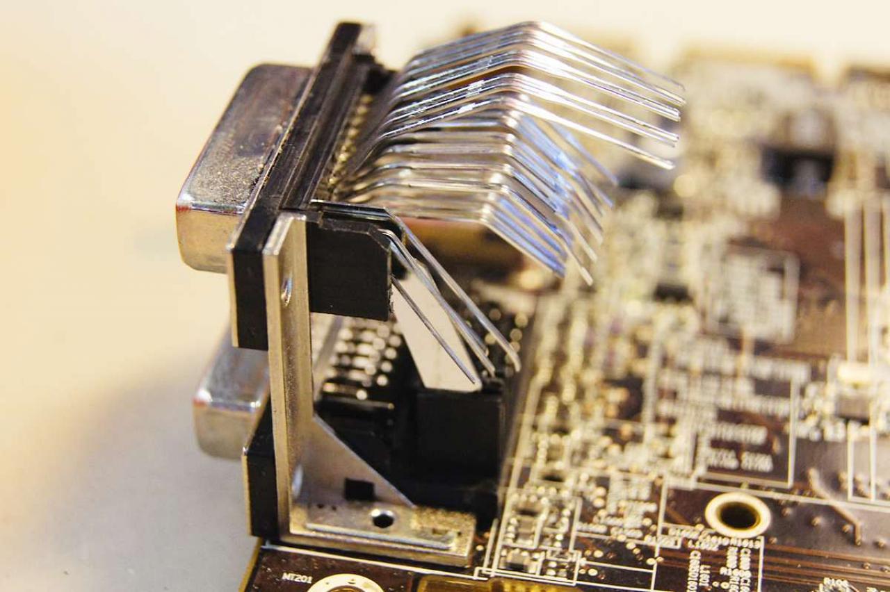 [15/07/2011] Schienenbruch-Casemod: Beleuchteter CPU-Wasserkühler, verkleinerte Grafikkarte und mehr sehenswerte Modifikationen (37)