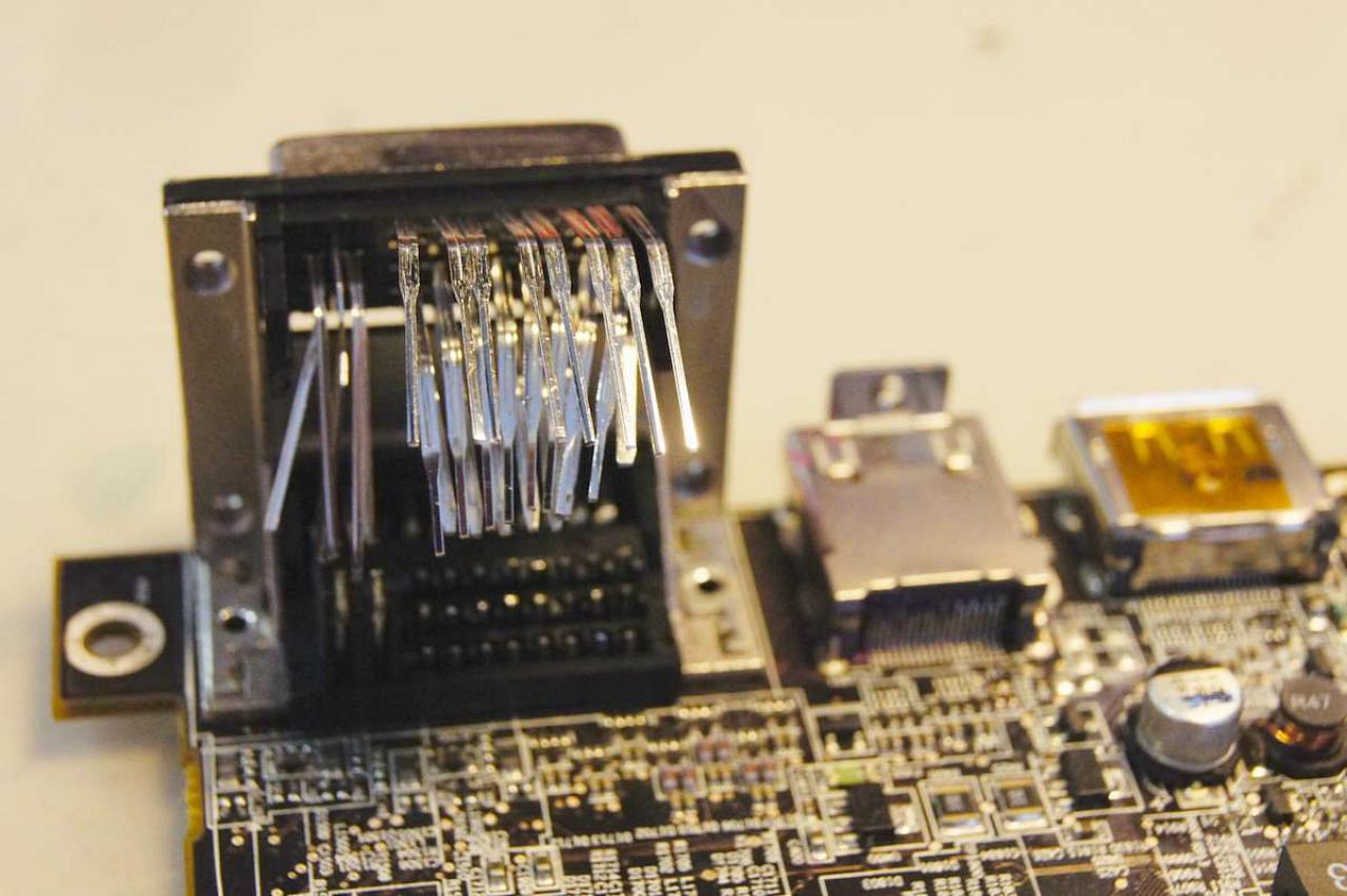 [15/07/2011] Schienenbruch-Casemod: Beleuchteter CPU-Wasserkühler, verkleinerte Grafikkarte und mehr sehenswerte Modifikationen (38)
