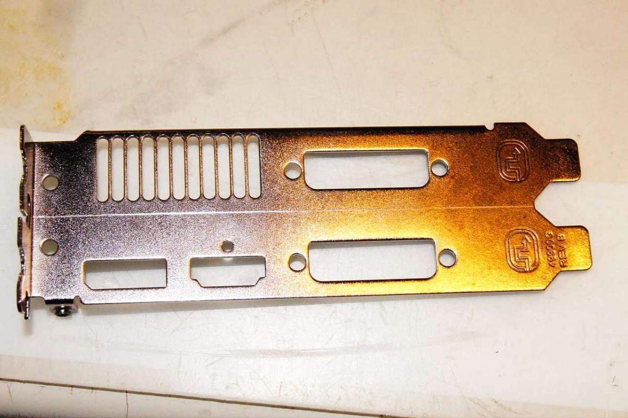 [15/07/2011] Schienenbruch-Casemod: Beleuchteter CPU-Wasserkühler, verkleinerte Grafikkarte und mehr sehenswerte Modifikationen (40)