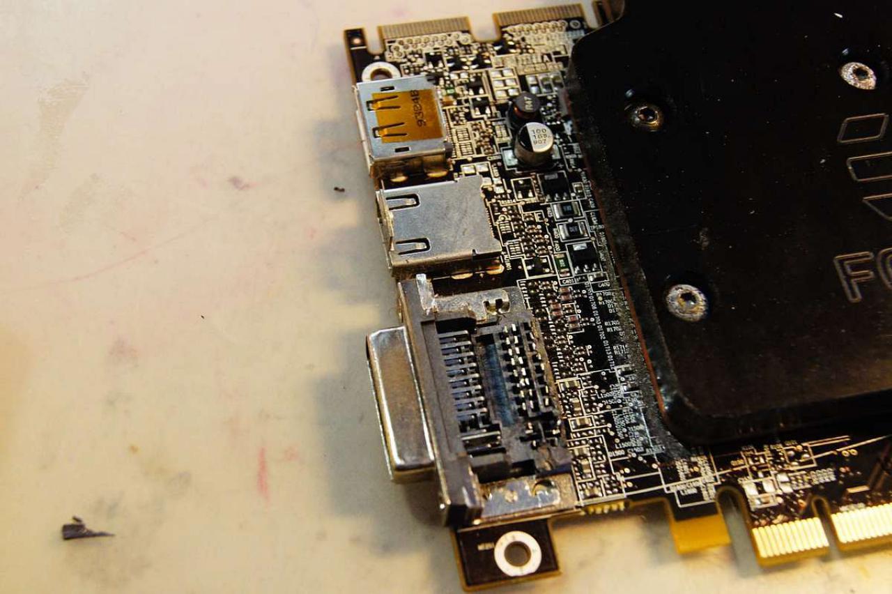 [15/07/2011] Schienenbruch-Casemod: Beleuchteter CPU-Wasserkühler, verkleinerte Grafikkarte und mehr sehenswerte Modifikationen (43)