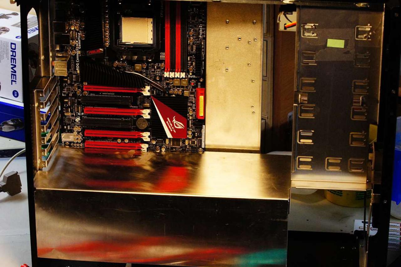 [15/07/2011] Schienenbruch-Casemod: Beleuchteter CPU-Wasserkühler, verkleinerte Grafikkarte und mehr sehenswerte Modifikationen (45)
