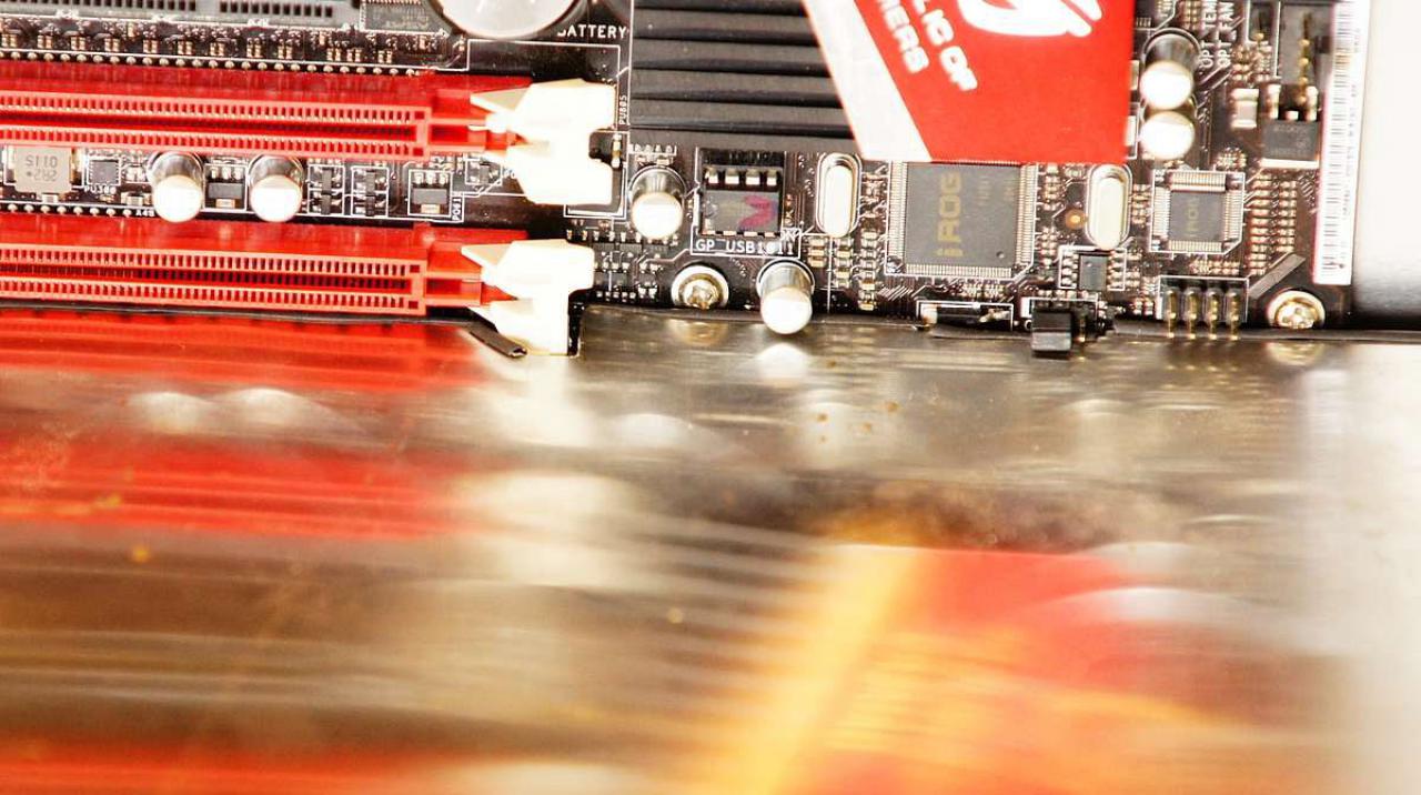 [15/07/2011] Schienenbruch-Casemod: Beleuchteter CPU-Wasserkühler, verkleinerte Grafikkarte und mehr sehenswerte Modifikationen (47)
