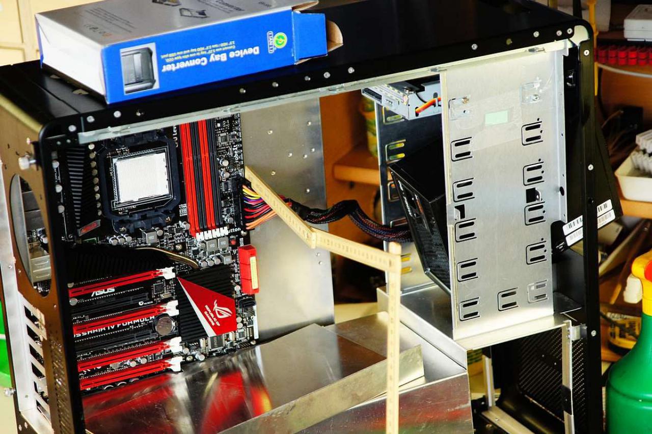 [15/07/2011] Schienenbruch-Casemod: Beleuchteter CPU-Wasserkühler, verkleinerte Grafikkarte und mehr sehenswerte Modifikationen (49)