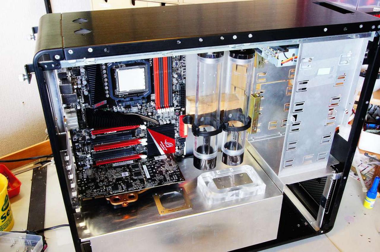 [15/07/2011] Schienenbruch-Casemod: Beleuchteter CPU-Wasserkühler, verkleinerte Grafikkarte und mehr sehenswerte Modifikationen (62)
