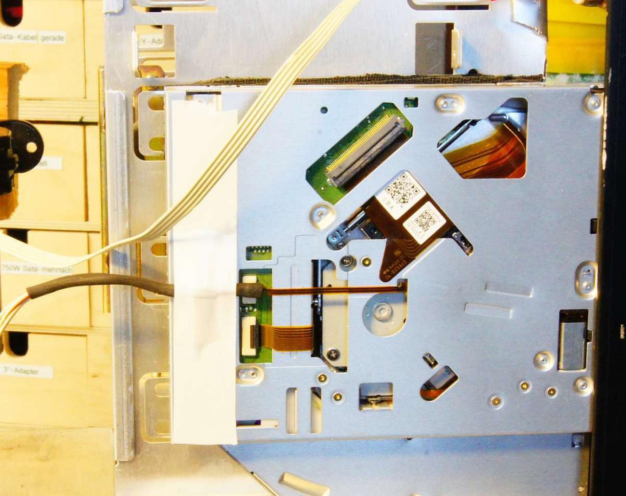 [15/07/2011] Schienenbruch-Casemod: Beleuchteter CPU-Wasserkühler, verkleinerte Grafikkarte und mehr sehenswerte Modifikationen (71)