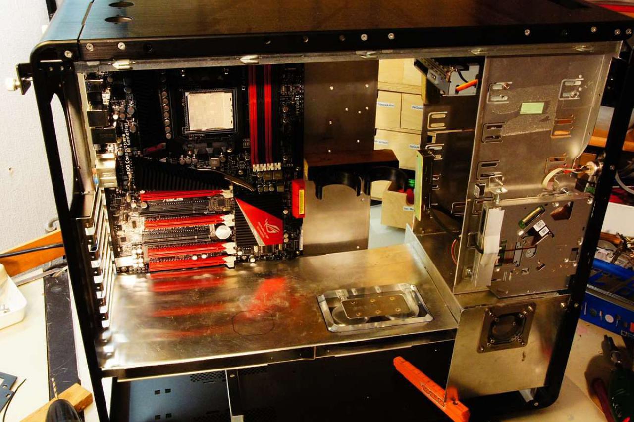 [15/07/2011] Schienenbruch-Casemod: Beleuchteter CPU-Wasserkühler, verkleinerte Grafikkarte und mehr sehenswerte Modifikationen (75)