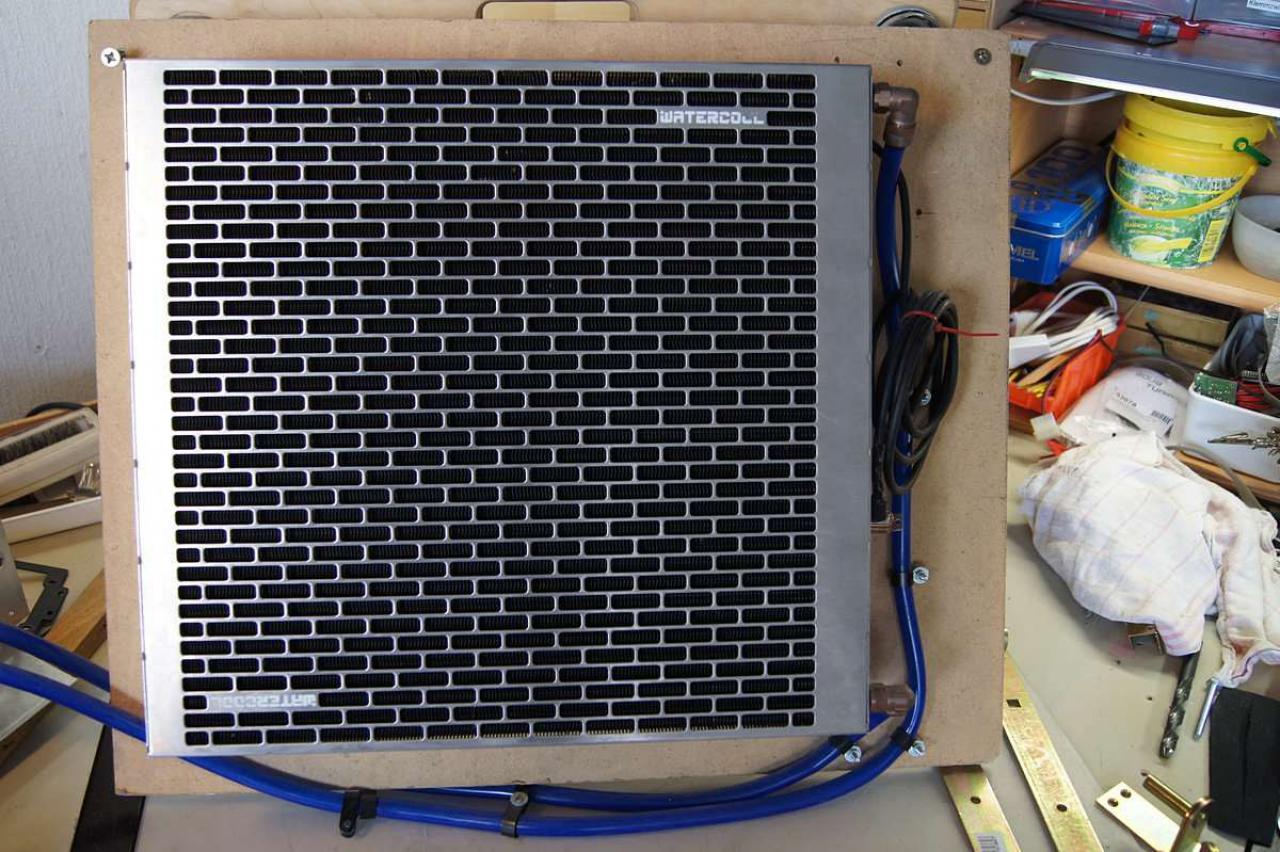 [15/07/2011] Schienenbruch-Casemod: Beleuchteter CPU-Wasserkühler, verkleinerte Grafikkarte und mehr sehenswerte Modifikationen (85)