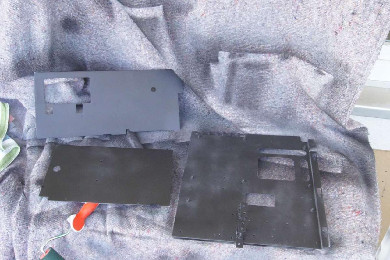 [15/07/2011] Schienenbruch-Casemod: Beleuchteter CPU-Wasserkühler, verkleinerte Grafikkarte und mehr sehenswerte Modifikationen (91)