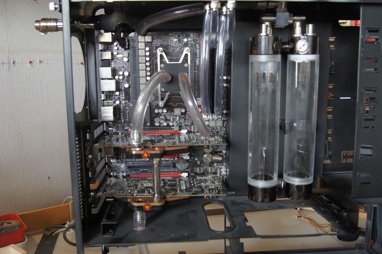 [15/07/2011] Schienenbruch-Casemod: Beleuchteter CPU-Wasserkühler, verkleinerte Grafikkarte und mehr sehenswerte Modifikationen (99)