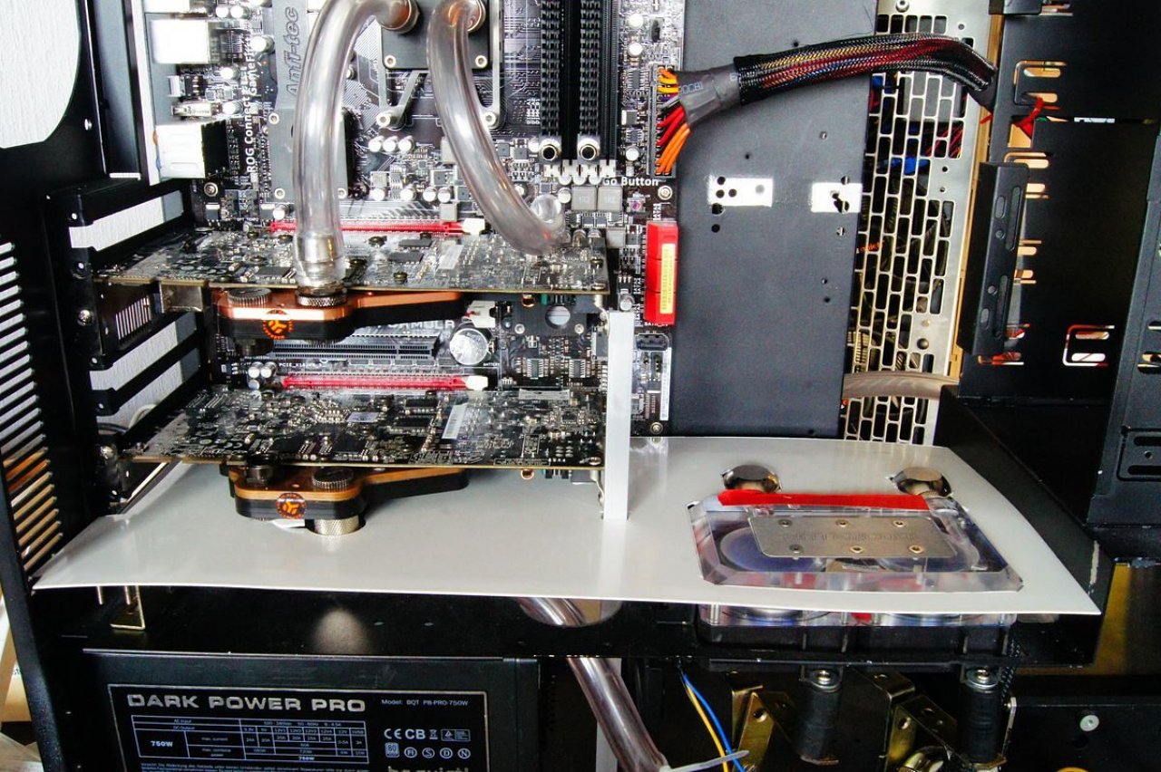 [15/07/2011] Schienenbruch-Casemod: Beleuchteter CPU-Wasserkühler, verkleinerte Grafikkarte und mehr sehenswerte Modifikationen (104)